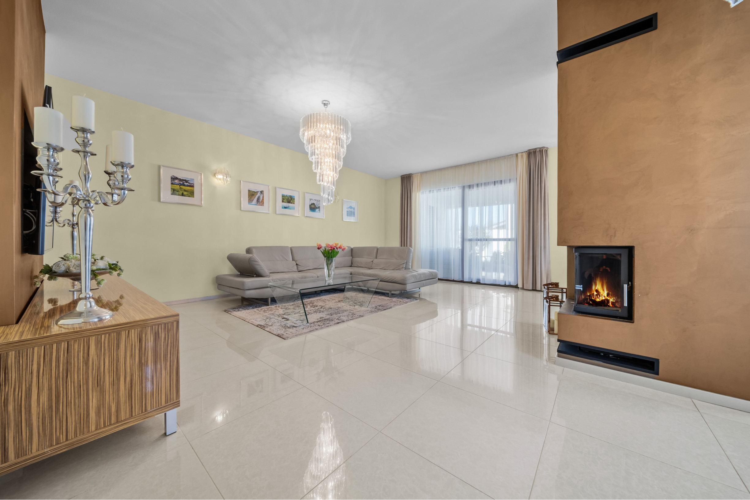 Priestranný 4 izbový rodinný dom s dvojgarážou, Senec