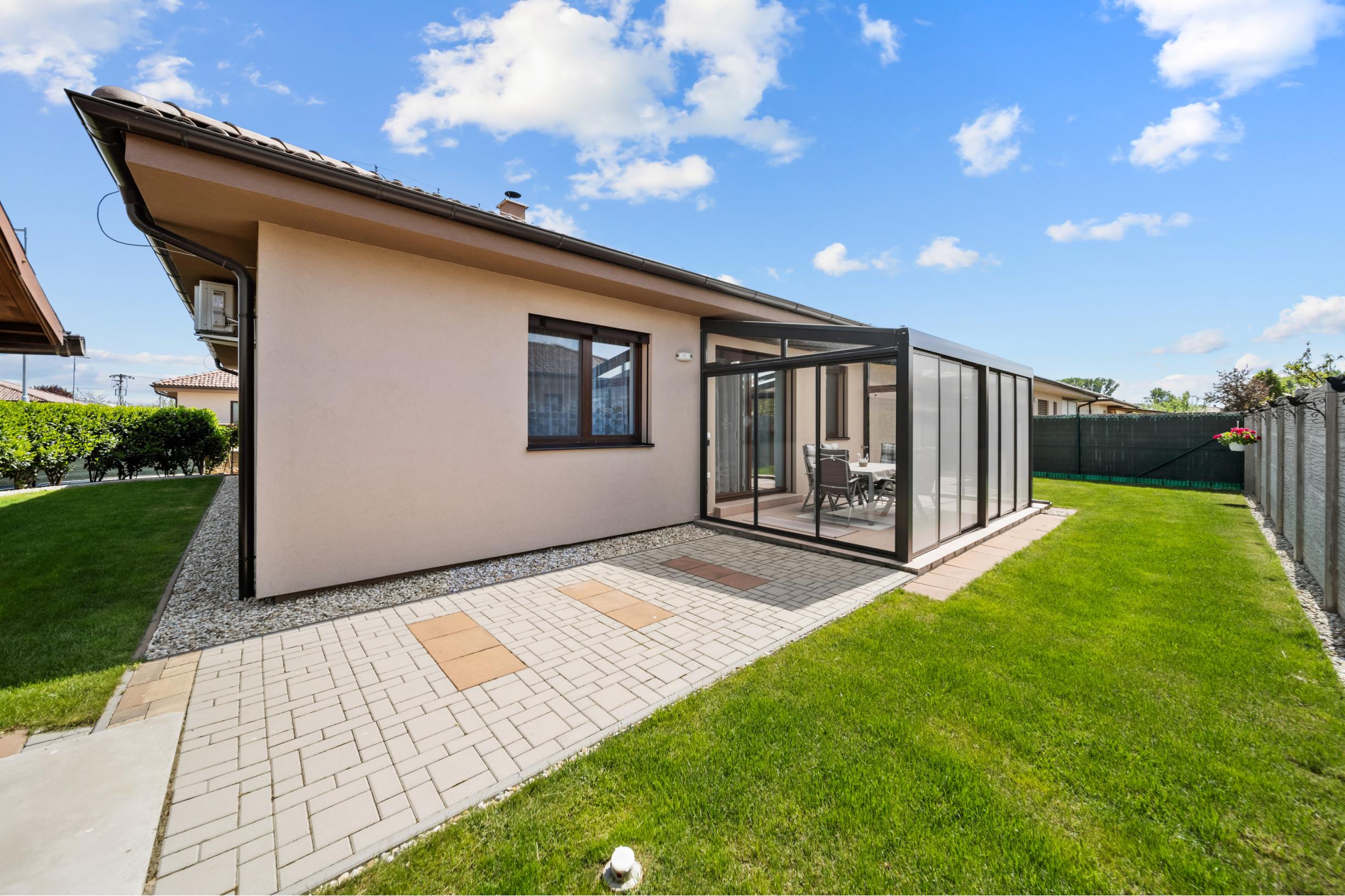 Priestranný 4 izbový dom s garážou, Senec - Hurbanova Ves