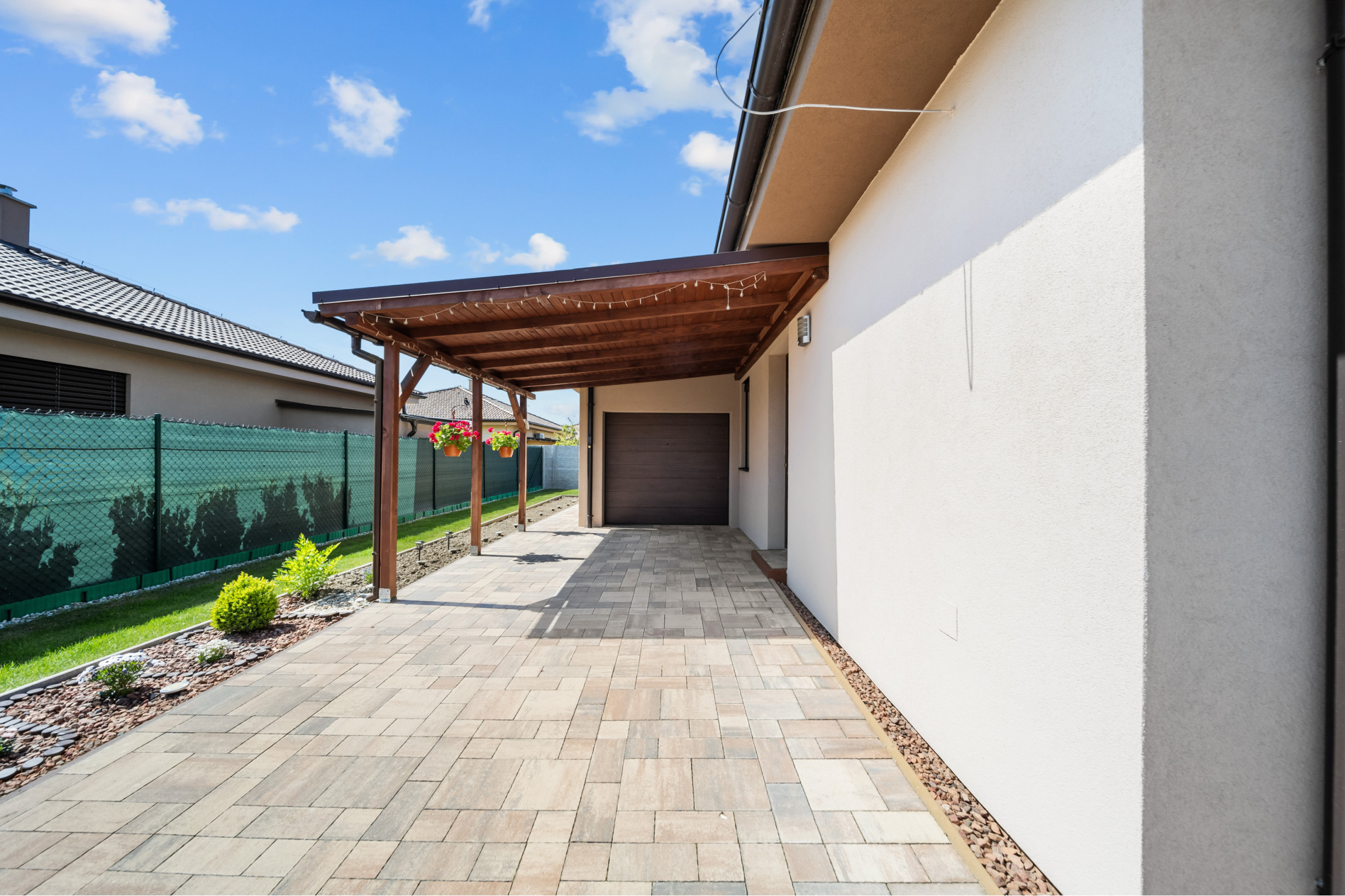 Priestranný 4 izbový dom s garážou, Senec - Hurbanova Ves