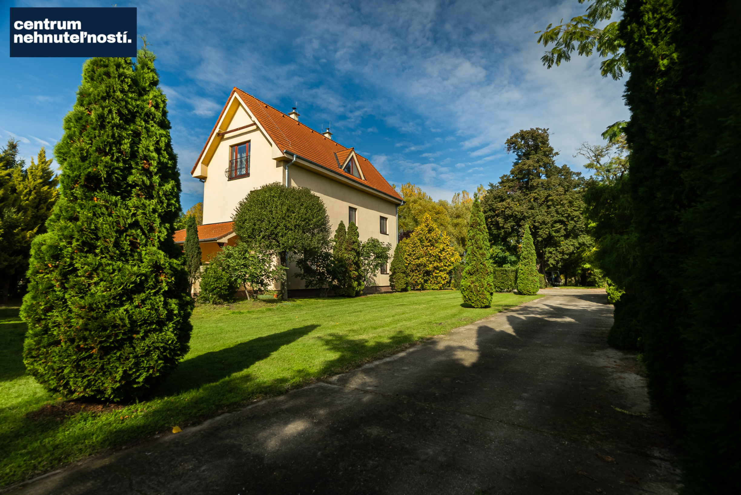 Pálffyho poľovnícke panstvo s vlastným lesom a jazerom