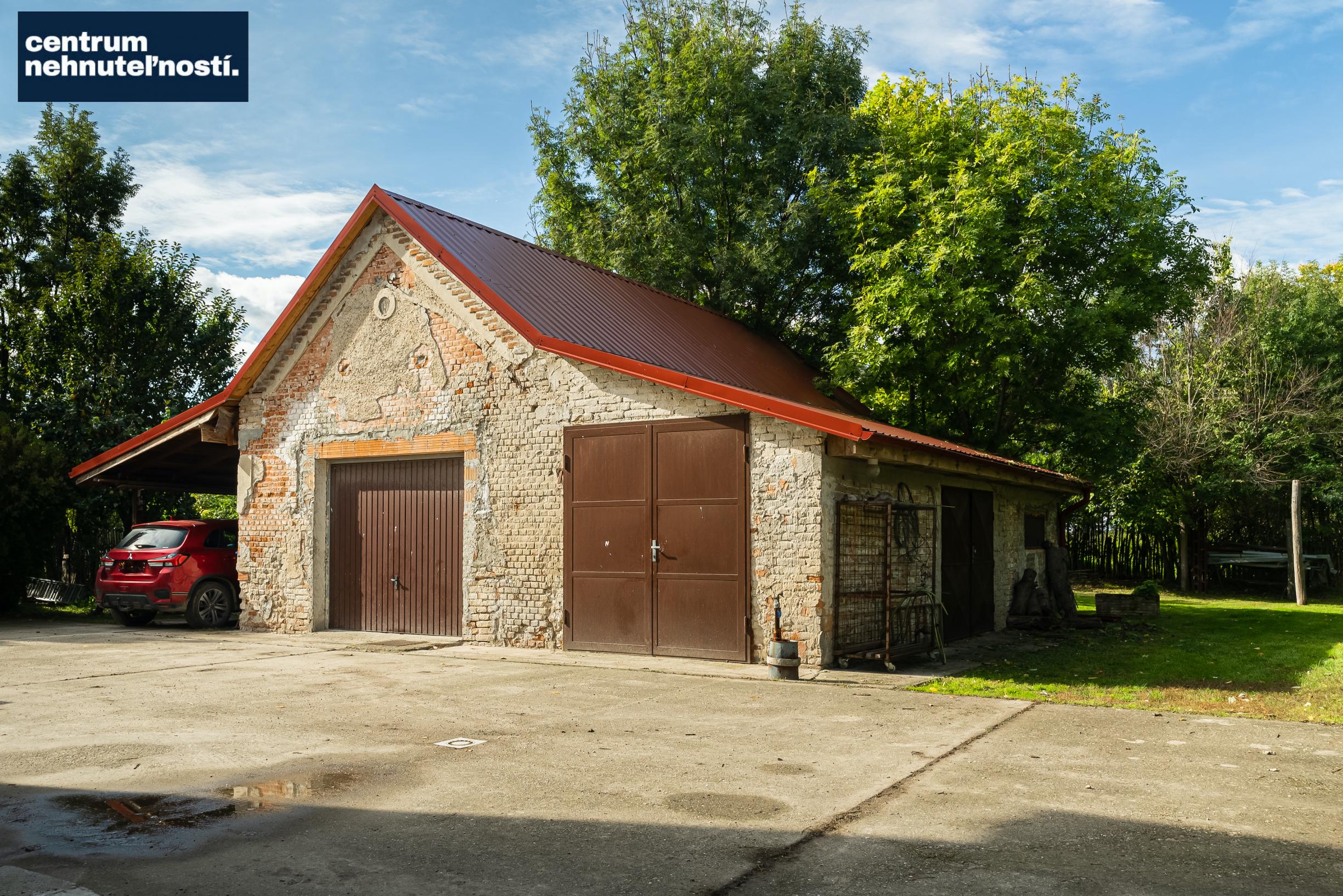 Pálffyho poľovnícke panstvo s vlastným lesom a jazerom