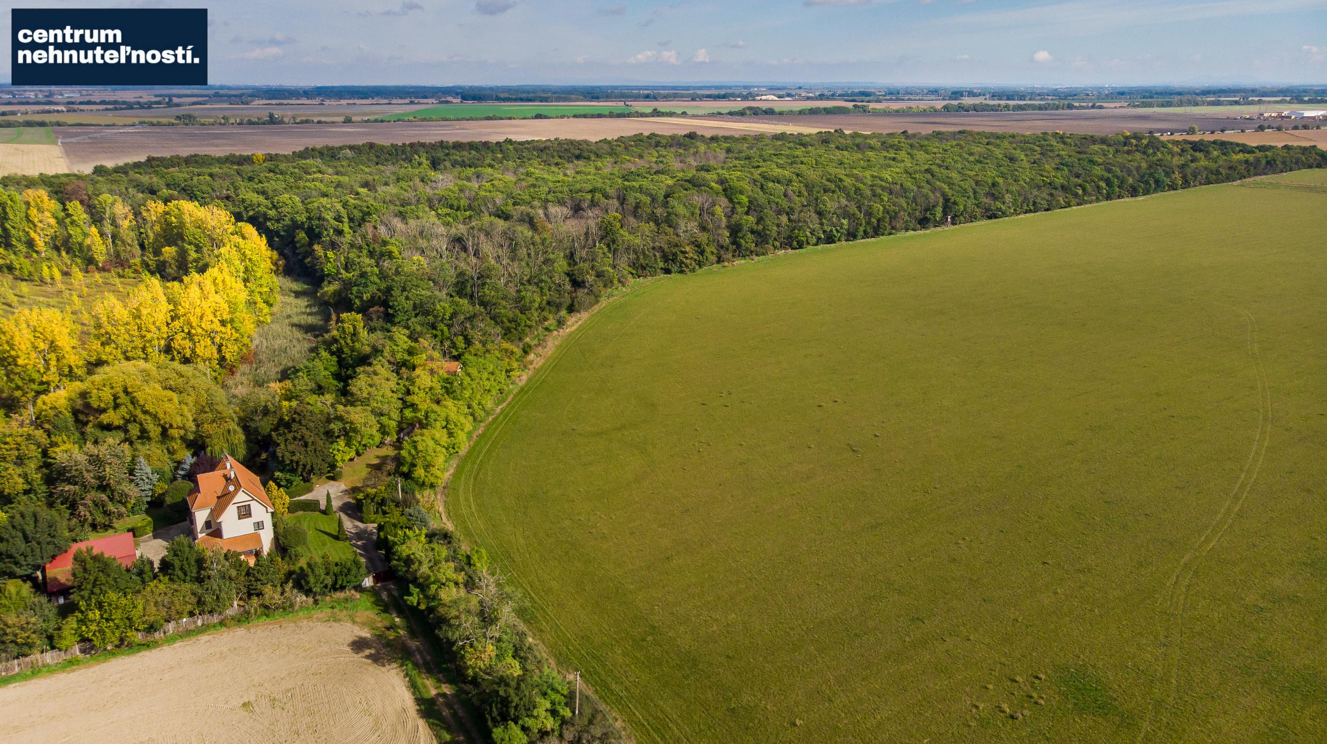 Pálffyho poľovnícke panstvo s vlastným lesom a jazerom