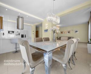 Priestranný 4 izbový rodinný dom s dvojgarážou, Senec