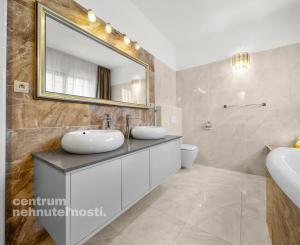 Priestranný 4 izbový rodinný dom s dvojgarážou, Senec