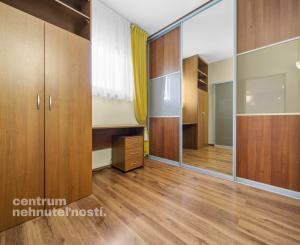 Priestranný 4 izbový rodinný dom s dvojgarážou, Senec