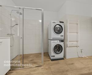 Priestranný 4 izbový dom s garážou, Senec - Hurbanova Ves