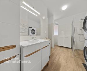 Priestranný 4 izbový dom s garážou, Senec - Hurbanova Ves