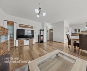 Priestranný 4 izbový dom s garážou, Senec - Hurbanova Ves