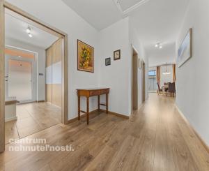 Priestranný 4 izbový dom s garážou, Senec - Hurbanova Ves