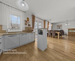 Priestranný 4 izbový dom s garážou, Senec - Hurbanova Ves