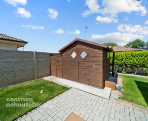 Priestranný 4 izbový dom s garážou, Senec - Hurbanova Ves