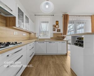 Priestranný 4 izbový dom s garážou, Senec - Hurbanova Ves