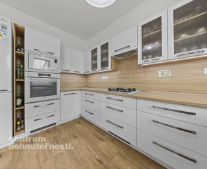 Priestranný 4 izbový dom s garážou, Senec - Hurbanova Ves