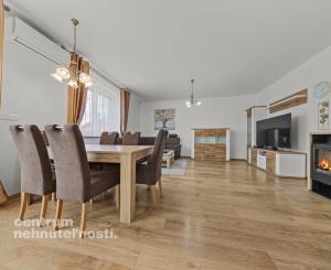 Priestranný 4 izbový dom s garážou, Senec - Hurbanova Ves