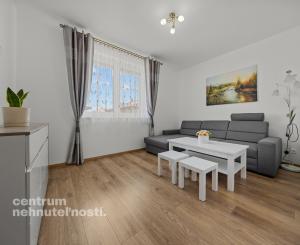 Priestranný 4 izbový dom s garážou, Senec - Hurbanova Ves