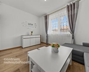 Priestranný 4 izbový dom s garážou, Senec - Hurbanova Ves