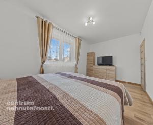 Priestranný 4 izbový dom s garážou, Senec - Hurbanova Ves