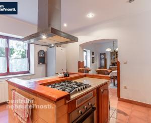 Pálffyho poľovnícke panstvo s vlastným lesom a jazerom