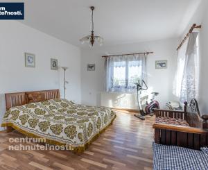 Pálffyho poľovnícke panstvo s vlastným lesom a jazerom