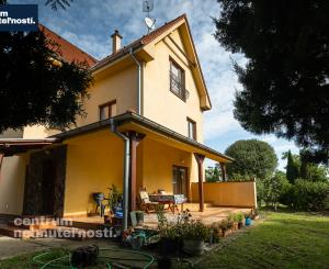 Pálffyho poľovnícke panstvo s vlastným lesom a jazerom