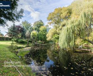Pálffyho poľovnícke panstvo s vlastným lesom a jazerom