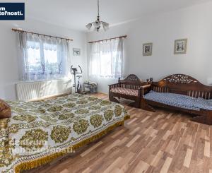 Pálffyho poľovnícke panstvo s vlastným lesom a jazerom