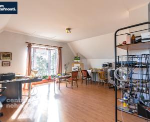 Pálffyho poľovnícke panstvo s vlastným lesom a jazerom