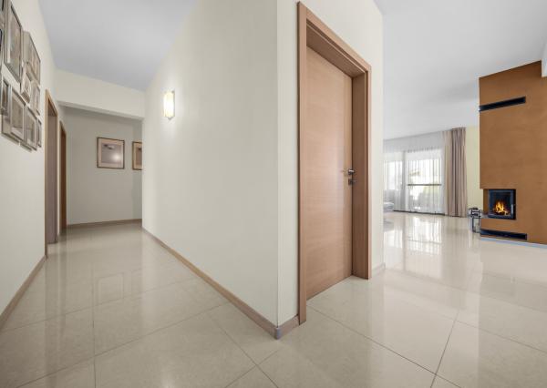 Priestranný 4 izbový rodinný dom s dvojgarážou, Senec