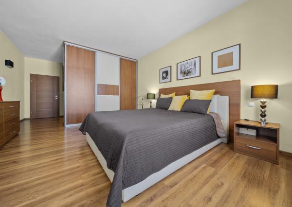 Priestranný 4 izbový rodinný dom s dvojgarážou, Senec