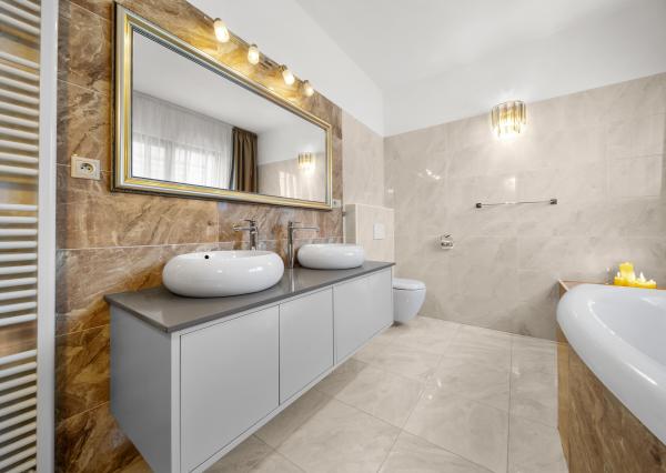 Priestranný 4 izbový rodinný dom s dvojgarážou, Senec