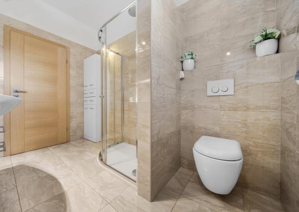 Priestranný 4 izbový rodinný dom s dvojgarážou, Senec