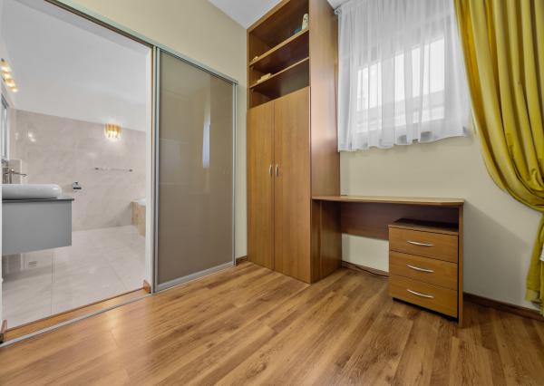 Priestranný 4 izbový rodinný dom s dvojgarážou, Senec