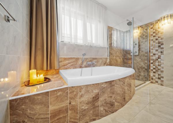 Priestranný 4 izbový rodinný dom s dvojgarážou, Senec