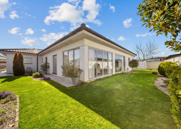 Priestranný 4 izbový rodinný dom s dvojgarážou, Senec