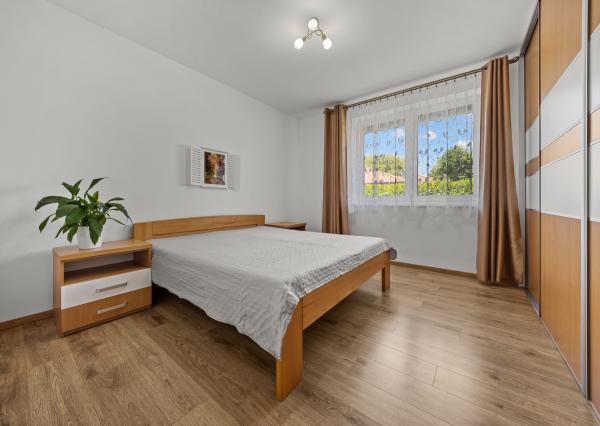 Priestranný 4 izbový dom s garážou, Senec - Hurbanova Ves