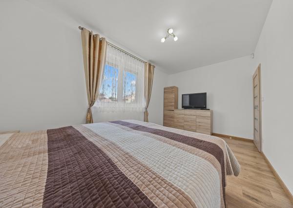 Priestranný 4 izbový dom s garážou, Senec - Hurbanova Ves