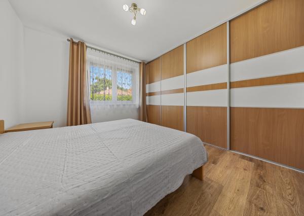 Priestranný 4 izbový dom s garážou, Senec - Hurbanova Ves