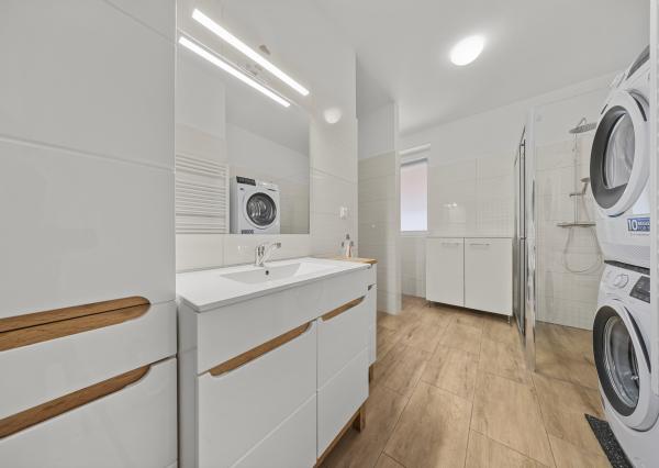 Priestranný 4 izbový dom s garážou, Senec - Hurbanova Ves