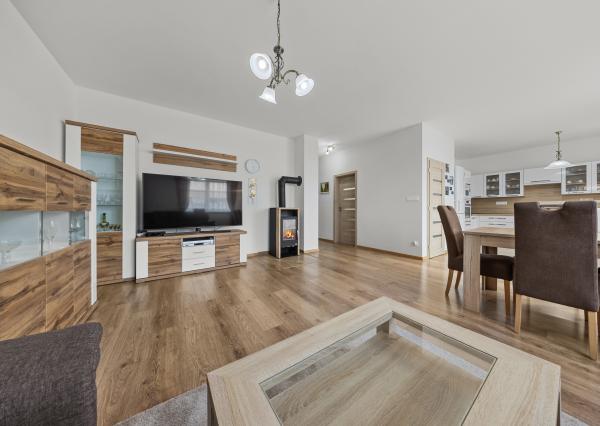 Priestranný 4 izbový dom s garážou, Senec - Hurbanova Ves