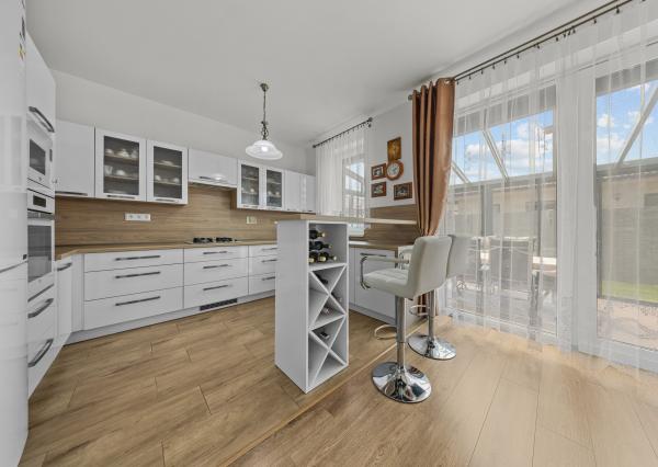 Priestranný 4 izbový dom s garážou, Senec - Hurbanova Ves