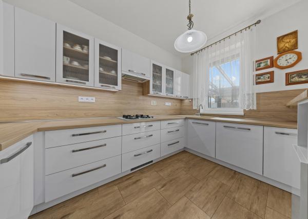 Priestranný 4 izbový dom s garážou, Senec - Hurbanova Ves