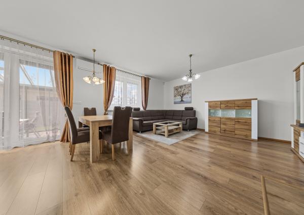 Priestranný 4 izbový dom s garážou, Senec - Hurbanova Ves