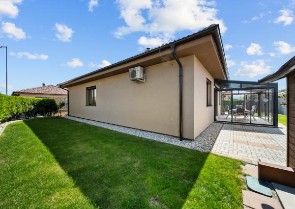 Priestranný 4 izbový dom s garážou, Senec - Hurbanova Ves