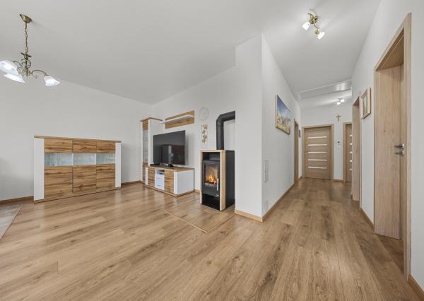 Priestranný 4 izbový dom s garážou, Senec - Hurbanova Ves