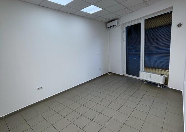 Prenájom - obchodný priestor