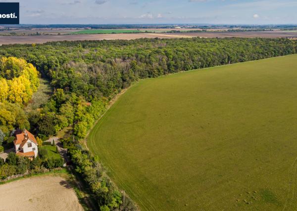 Pálffyho poľovnícke panstvo s vlastným lesom a jazerom