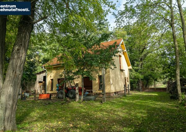 Pálffyho poľovnícke panstvo s vlastným lesom a jazerom