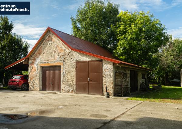 Pálffyho poľovnícke panstvo s vlastným lesom a jazerom