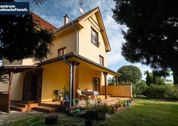 Pálffyho poľovnícke panstvo s vlastným lesom a jazerom