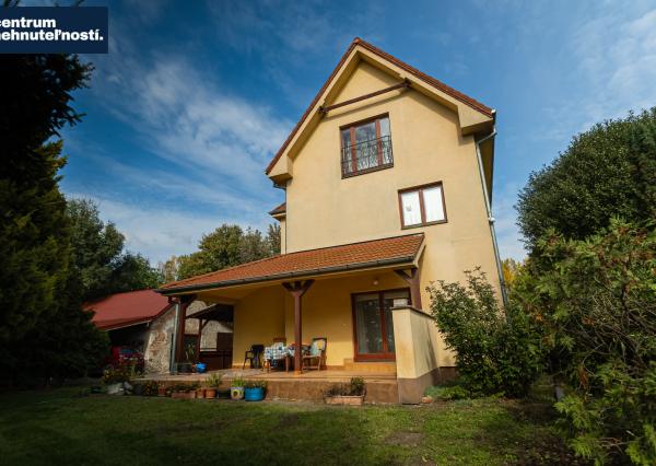 Pálffyho poľovnícke panstvo s vlastným lesom a jazerom